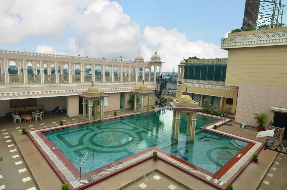EMPIRES HOTEL photo1