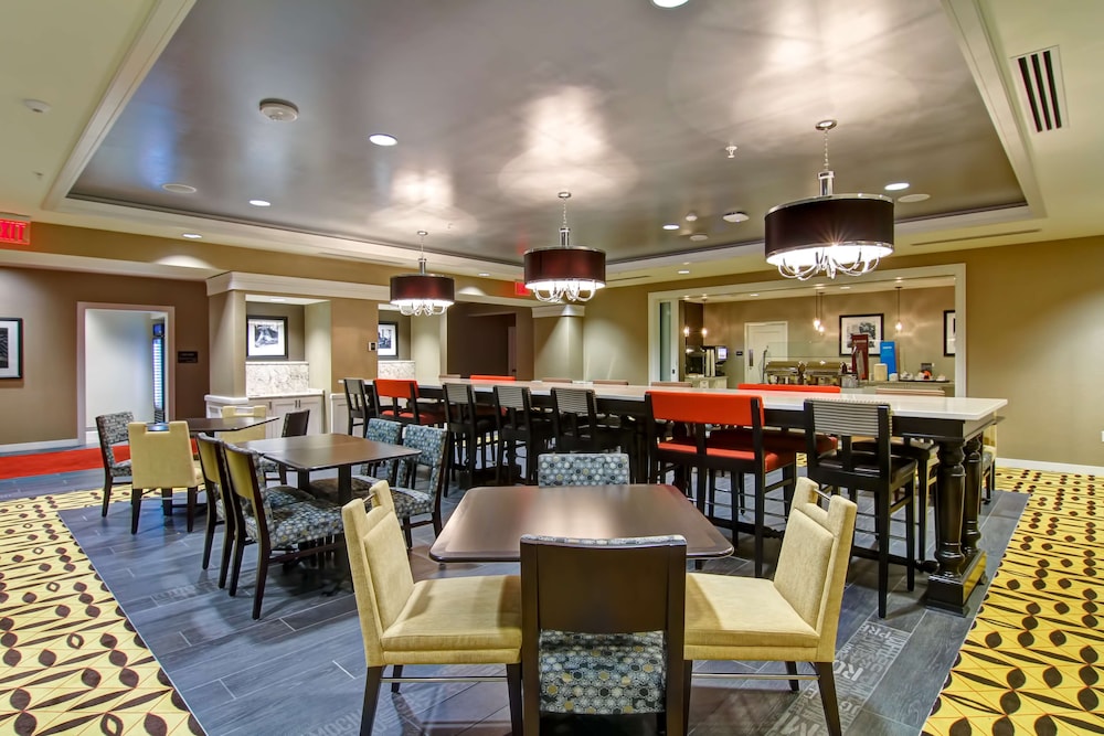 Hampton Inn Suites Cincinnati Downtown 57/72