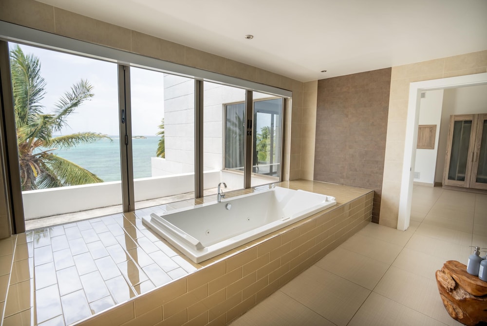 Hodges Bay Resort & Spa, an HQ Luxury Resort & Residences 36/67