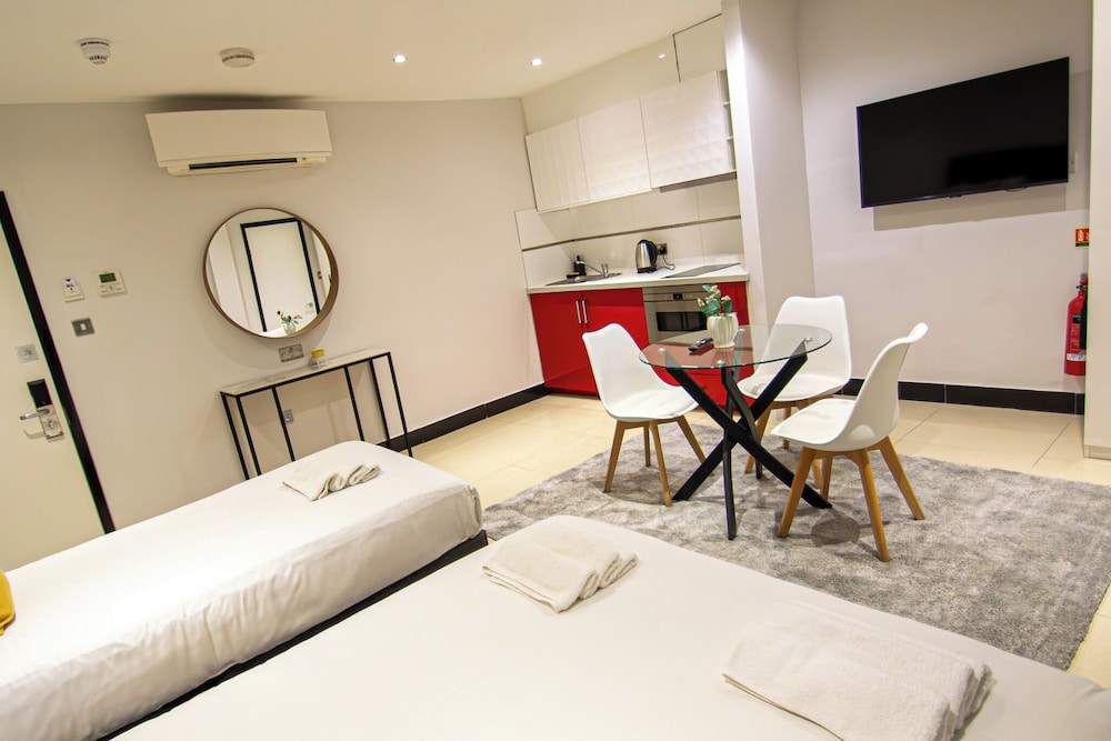 Imperial Court Suites 28/59