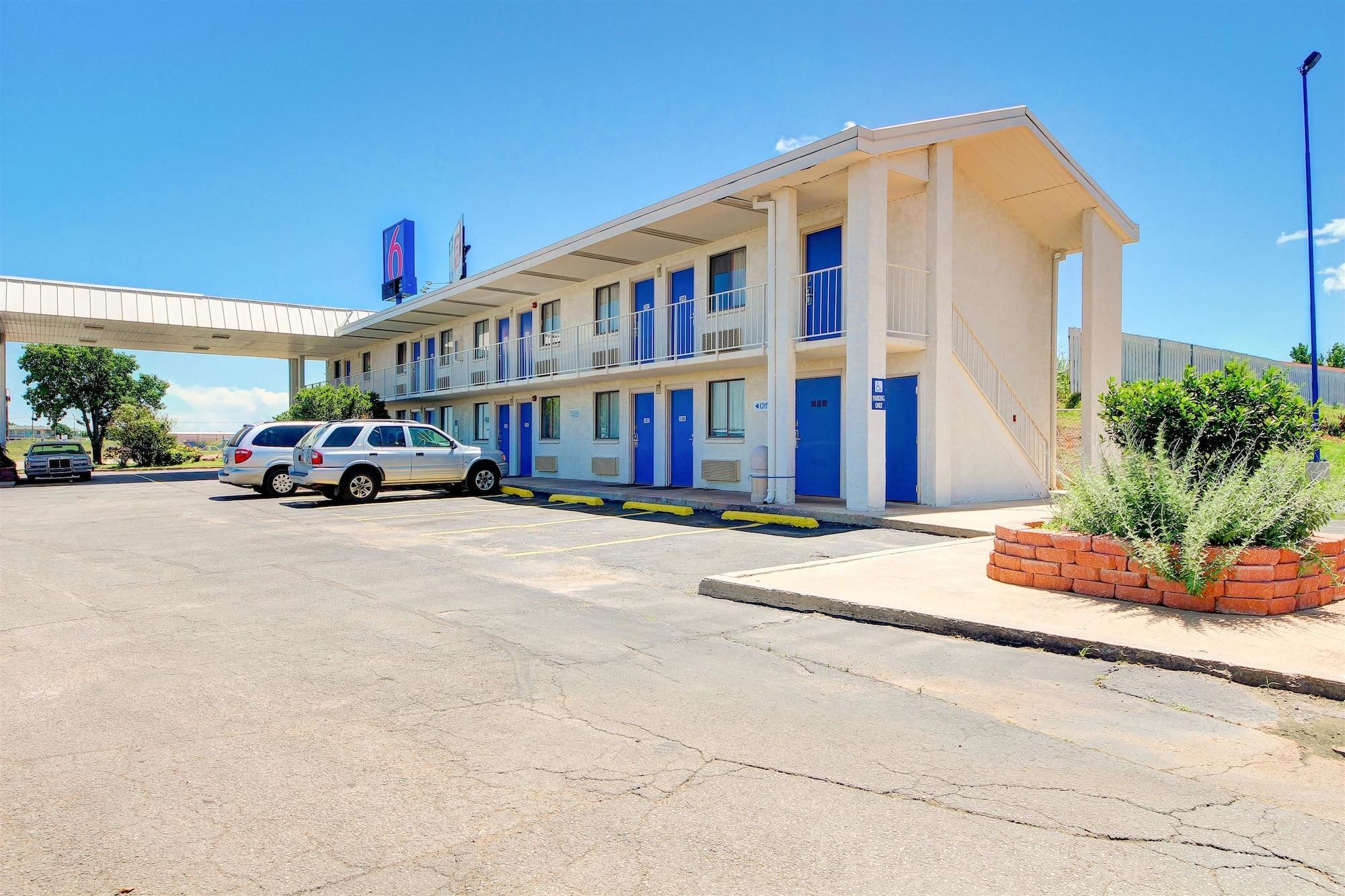 Economy Hotel Plus (ex Motel 6 Oklahoma City North Frontier City) 23/31