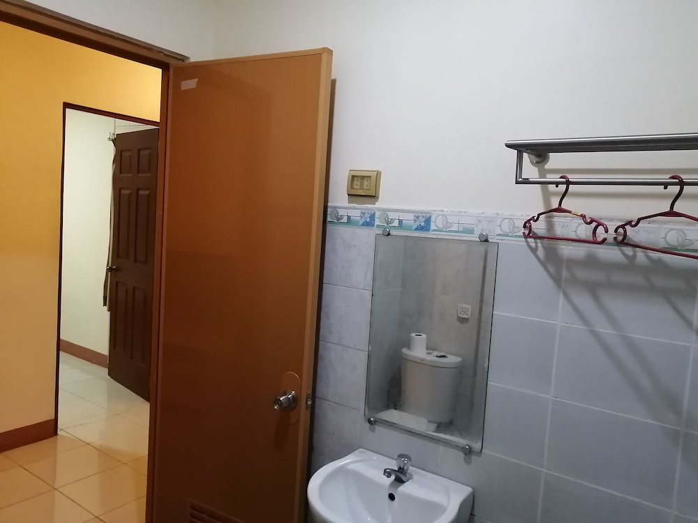 Manora Apartments And Guest House 66/66