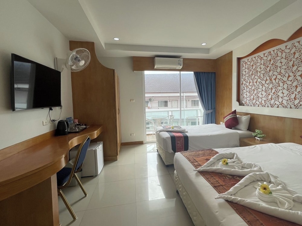 T & C Hotel Patong Beach 6/70