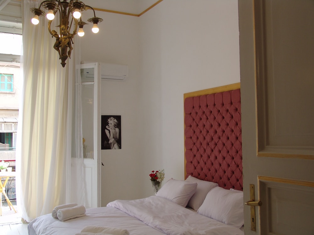Hotel Velvet 1928 35/41