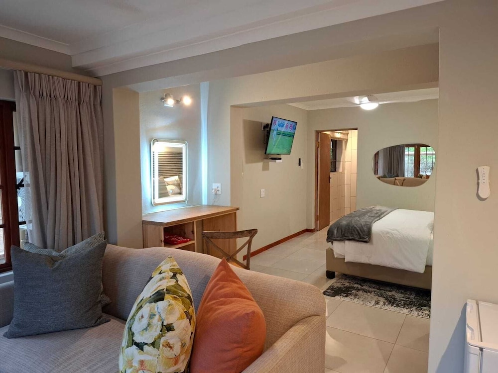 Kruger Riverside Lodge 12/50