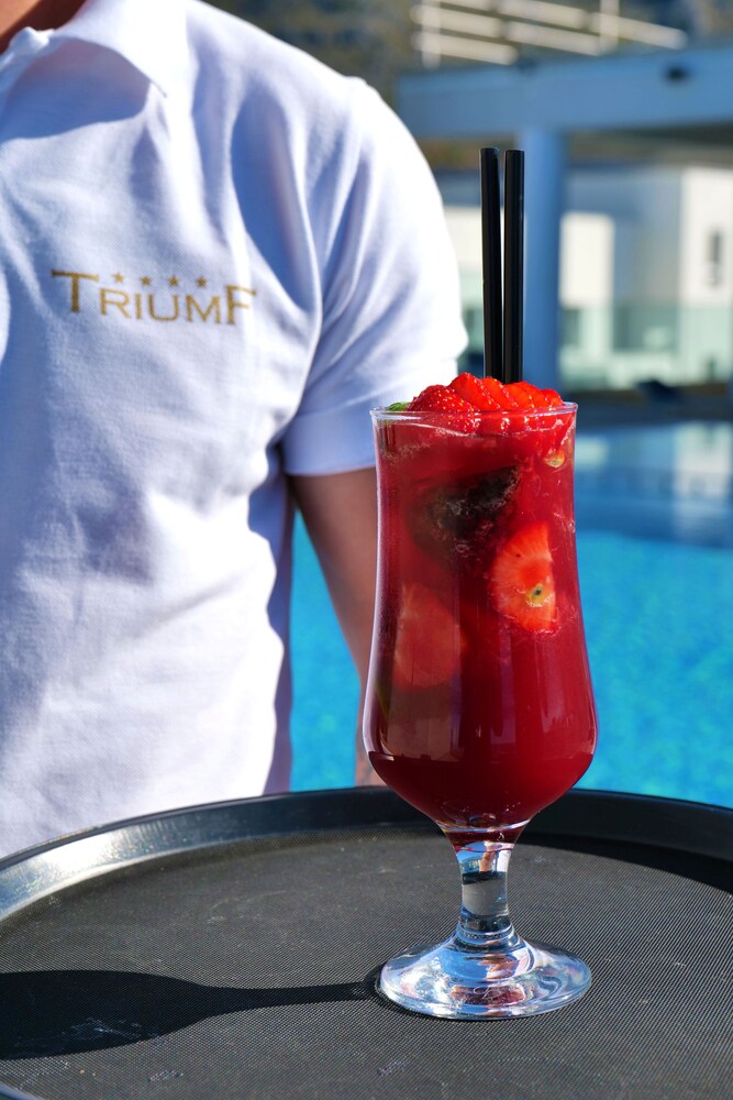 Hotel Triumf 24/50