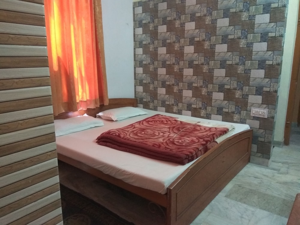 Hotel Ganga Kripa 6/37