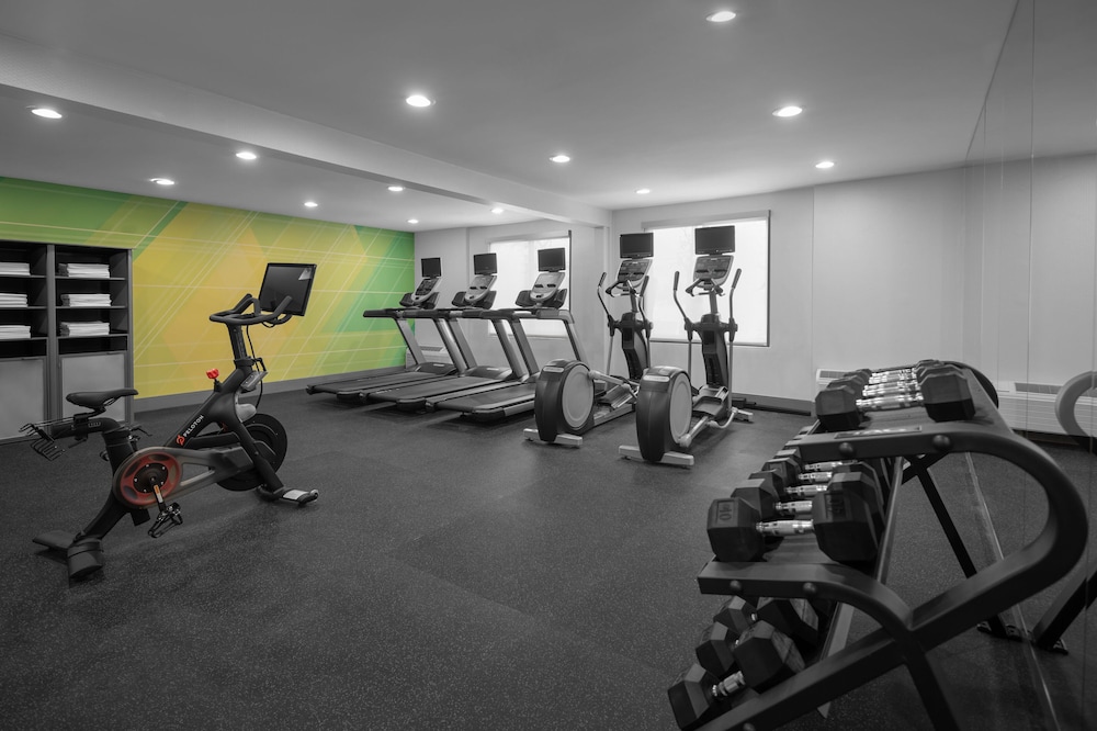 Holiday Inn Hasbrouck Heights Hotel 17/40