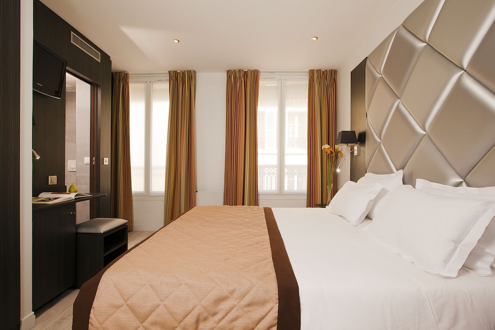 SUPERIOR, DOUBLE OR TWIN BED