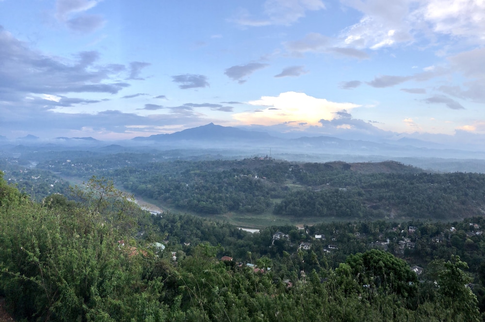 Mount Blue Kandy Hotel And Spa 54/63
