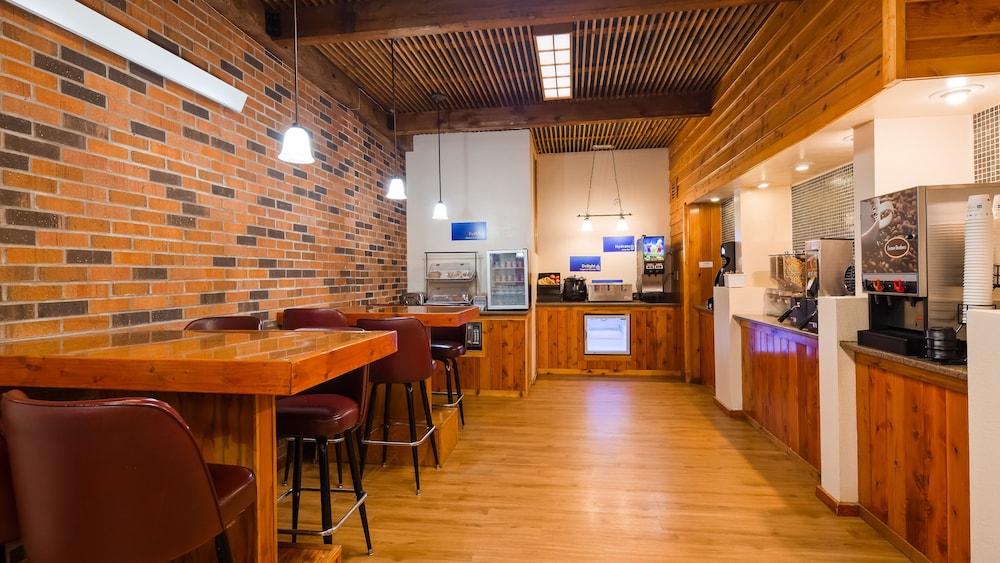 Sturgis Lodge & Suites, Travelodge by Wyndham 35/36
