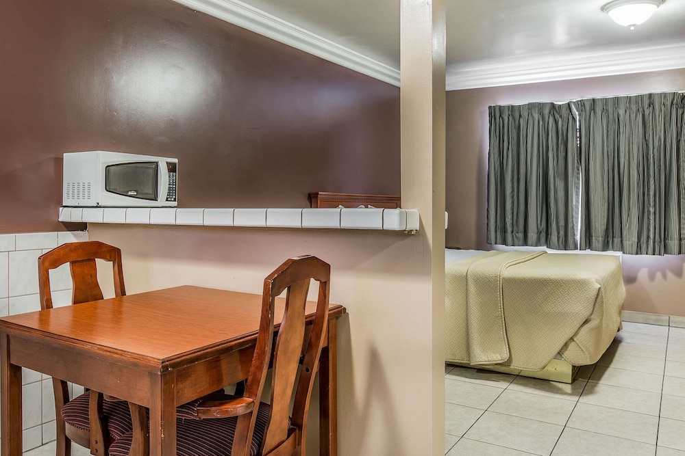 Rodeway Inn Ventura Midtown 41/48