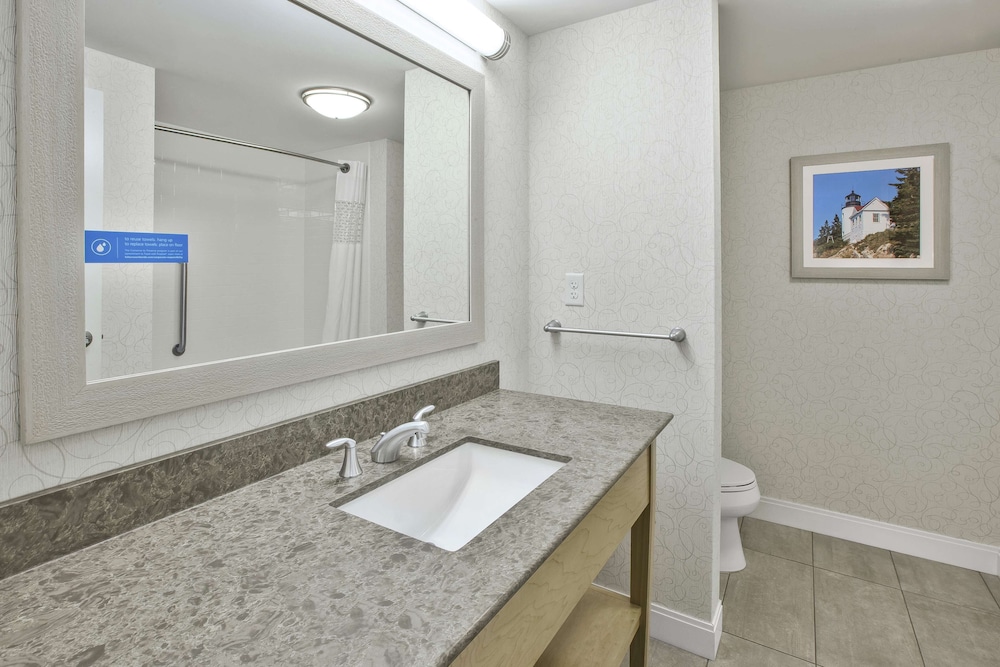 Hampton Inn Bar Harbor 13/68