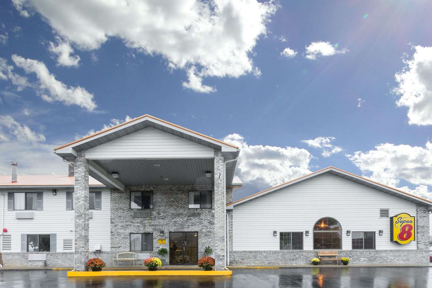 Super 8 by Wyndham Gallipolis Pt Pleasant Area 2/21