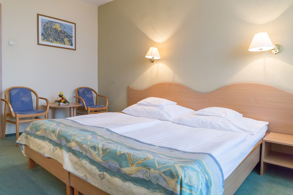 HUNGUEST HOTEL HELIOS 14/56