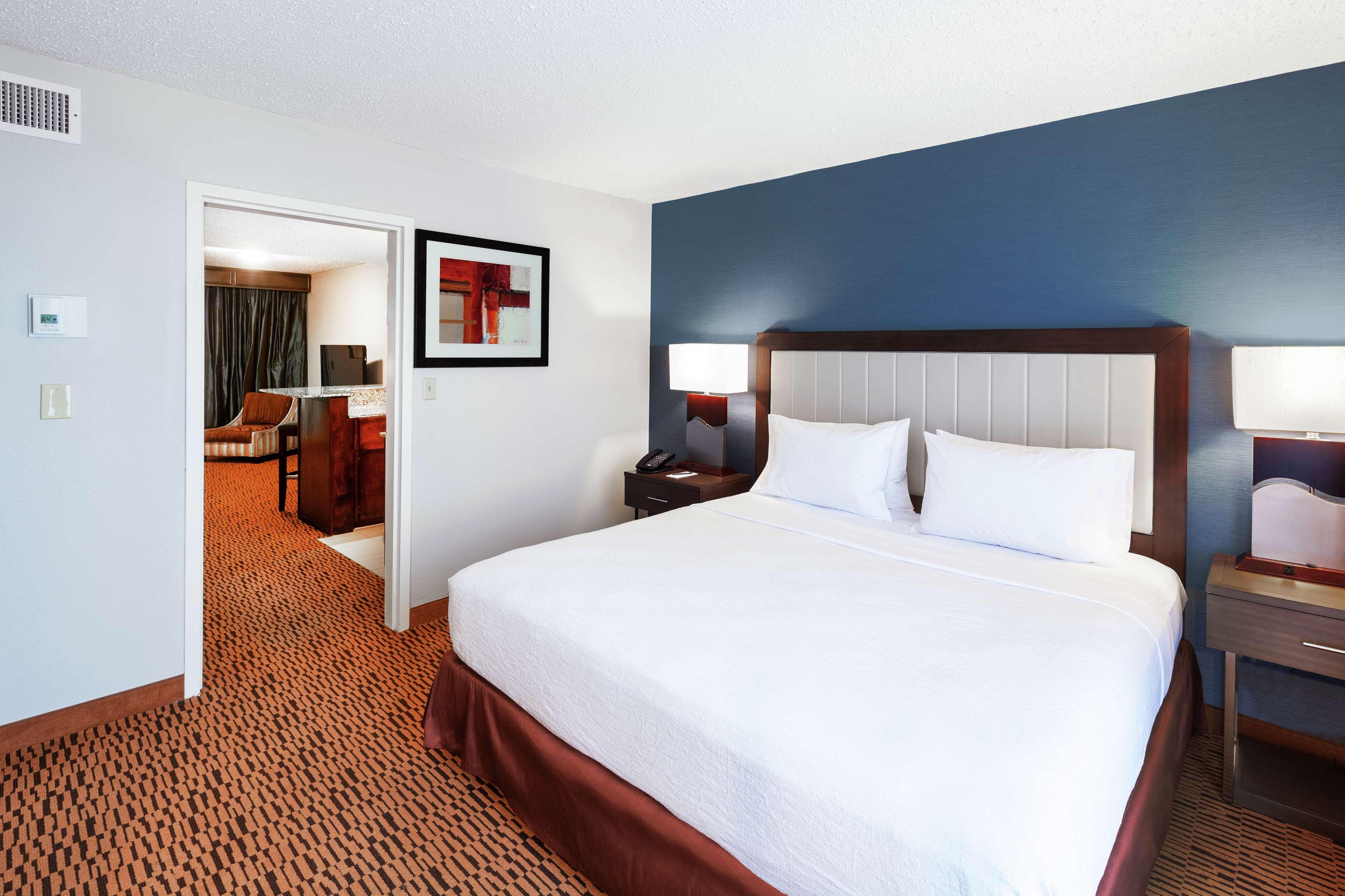 2 ROOMS, SUITE, KING BED, BATHTUB, LARGE