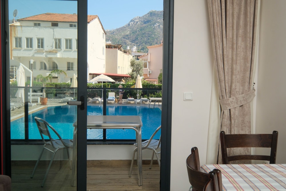 Diplomat Hotel 22/50