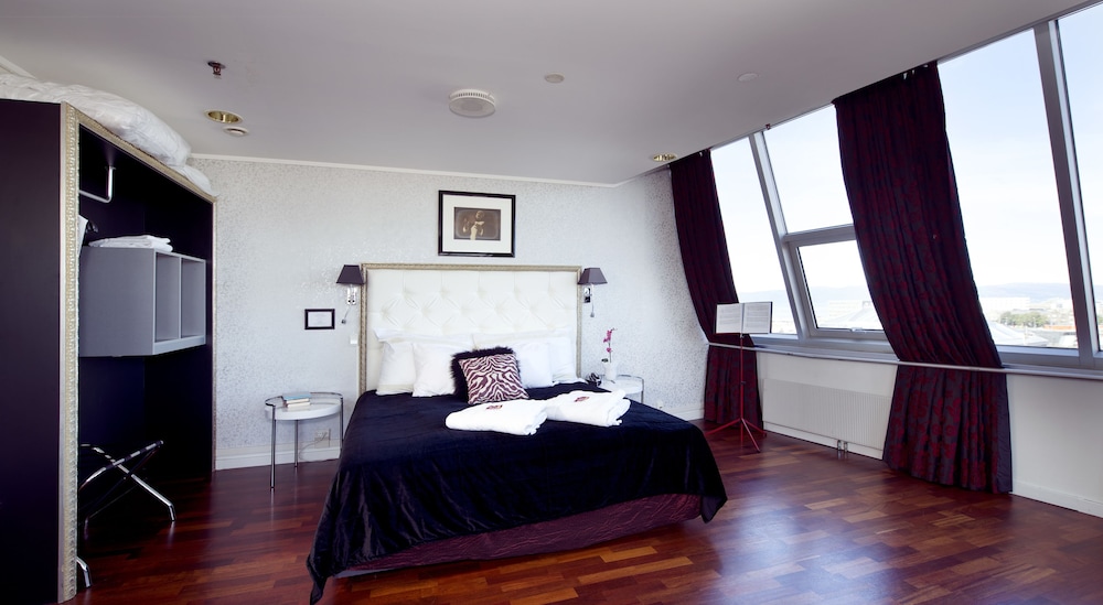 Home Hotel Grand Olav 3/37