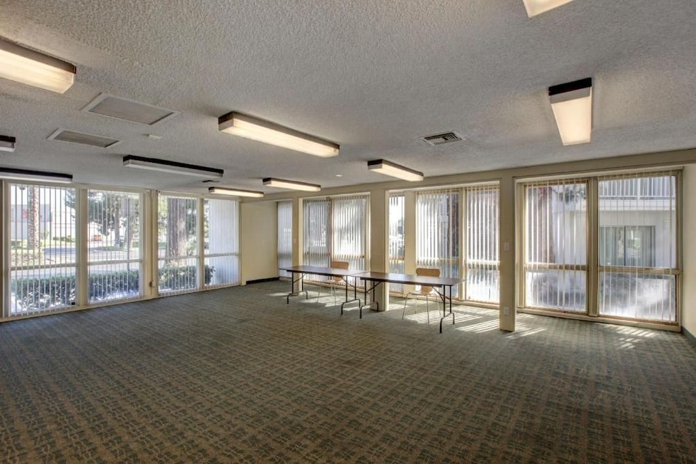 Motel6 Santa Ana, CA - Irvine - Orange County Airport 37/54