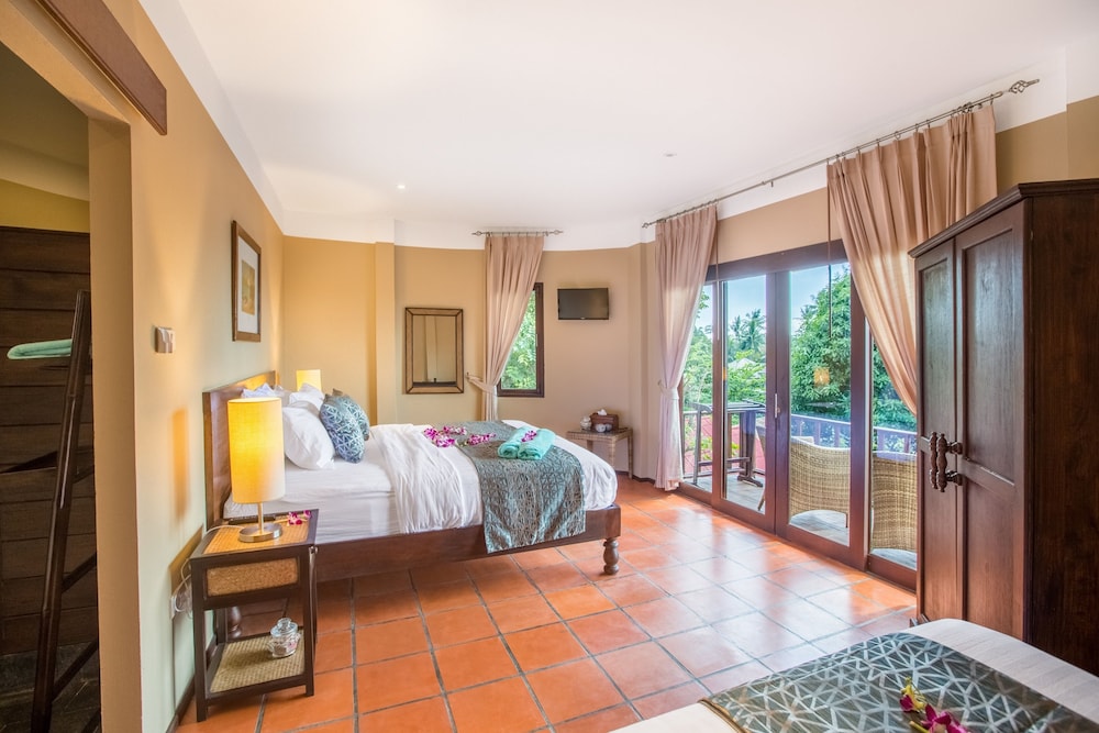 Beyond the Blue Horizon Villa Resort 24/73
