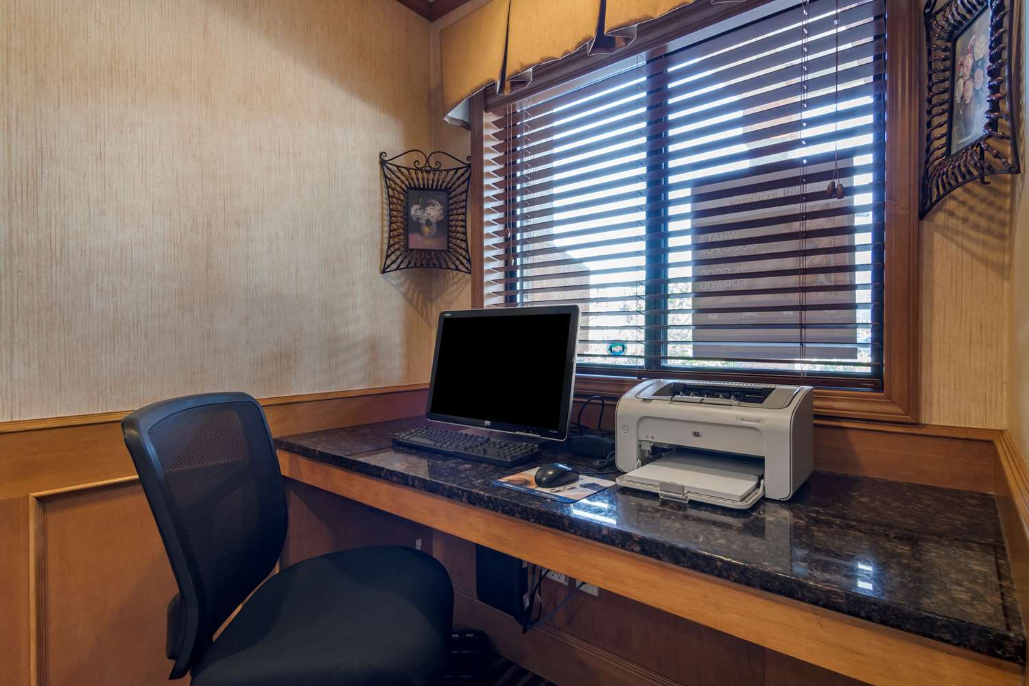 Surestay Plus Hotel By Best Western Salmon Arm 27/32