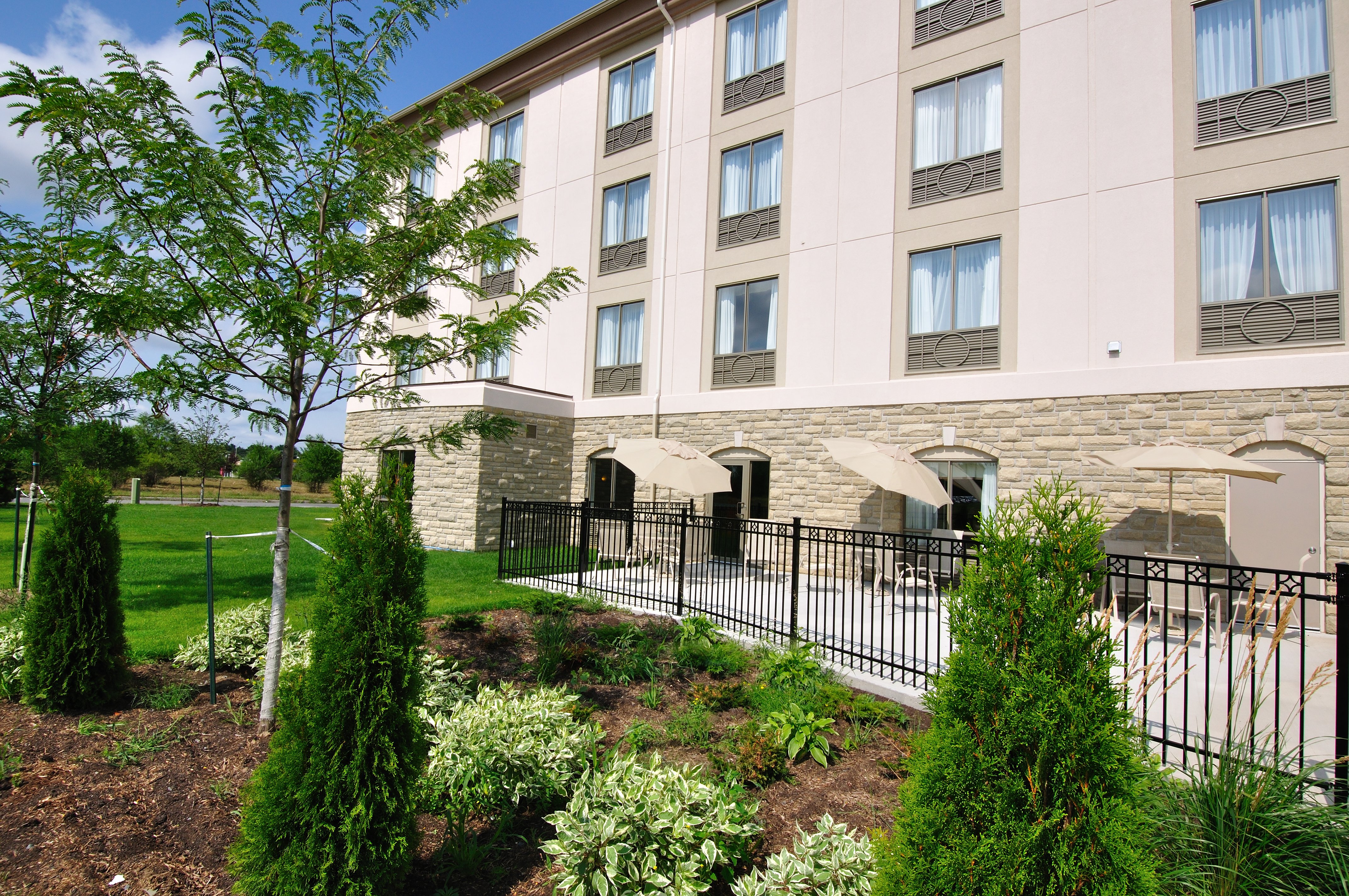 Holiday Inn Express Hotel Suites Ottawa Airport 2/18