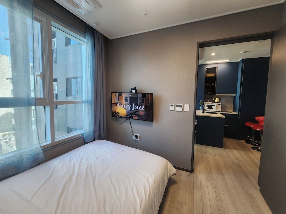 CONDO, MULTIPLE BEDS