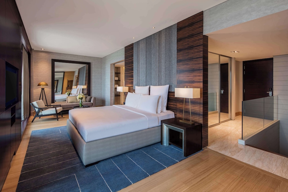 Presidential, Suite, King Bed, Lake View, Hilton Kuala Lumpur 2/7