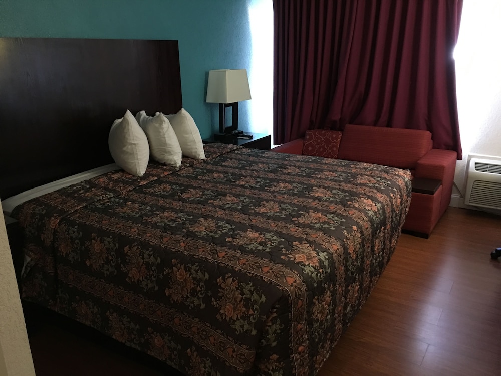 Days Inn by Wyndham Thomson 13/27