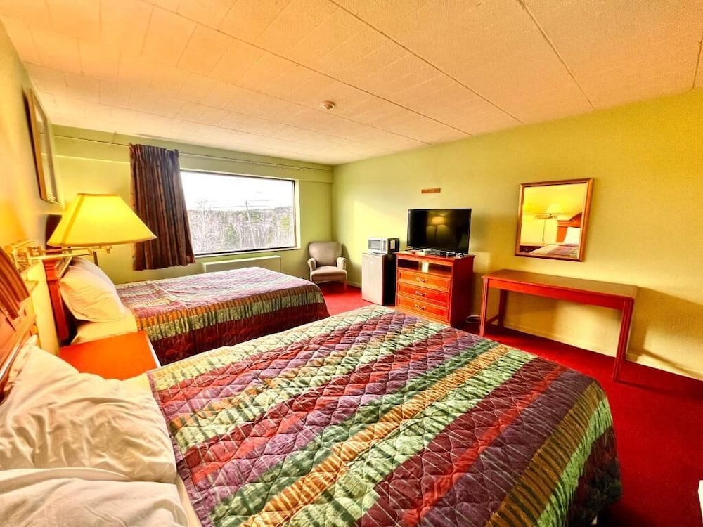Lively Inn & Suites 14/61