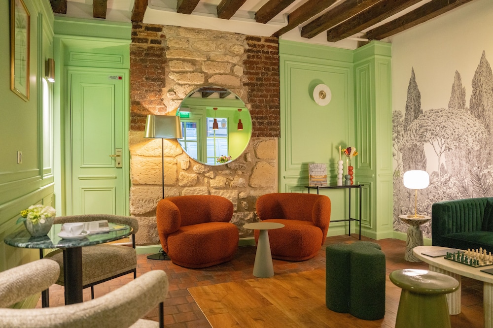 Hotel De Fleurie 32/50