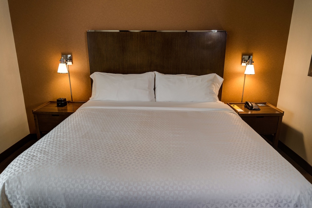 FOUR POINTS BY SHERATON SHERWOOD PARK 4/28