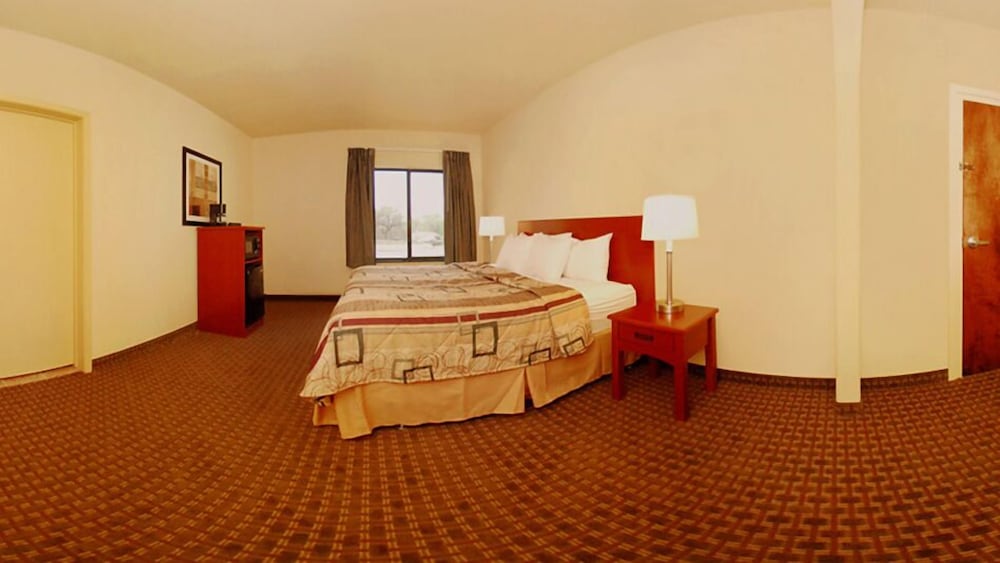 Sleep Inn & Suites Gonzales near Palmetto State Park 15/50