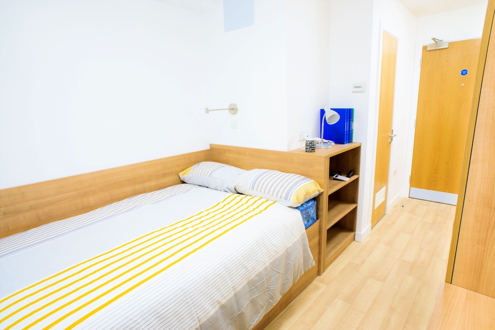 ROOM, SEMI DOUBLE BED