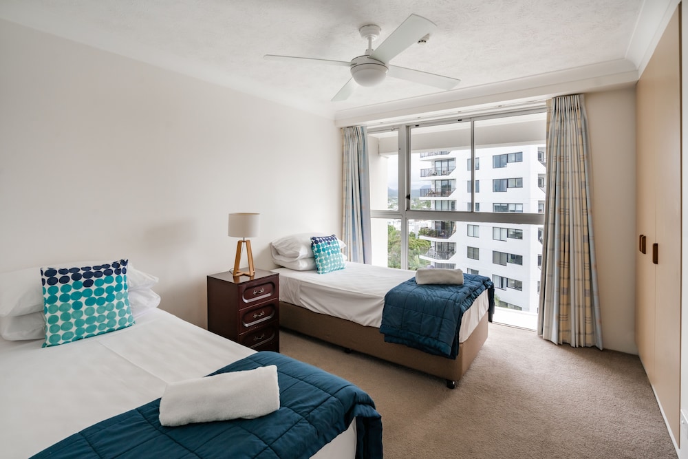 CASHELMARA BEACHFRONT APARTMENTS 21/28