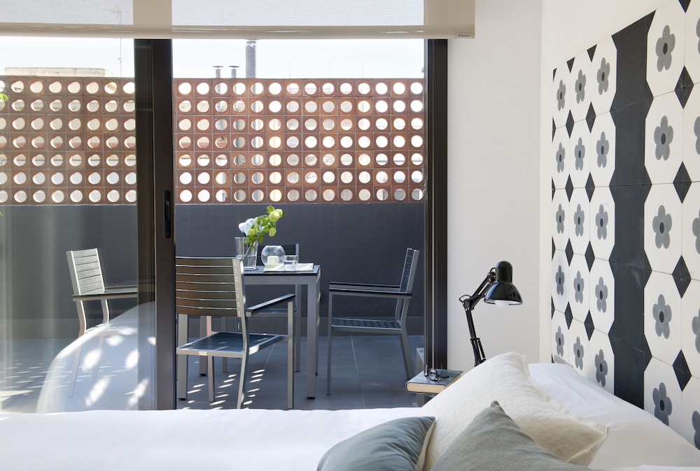 Eric Vokel Bcn Suites 22/51