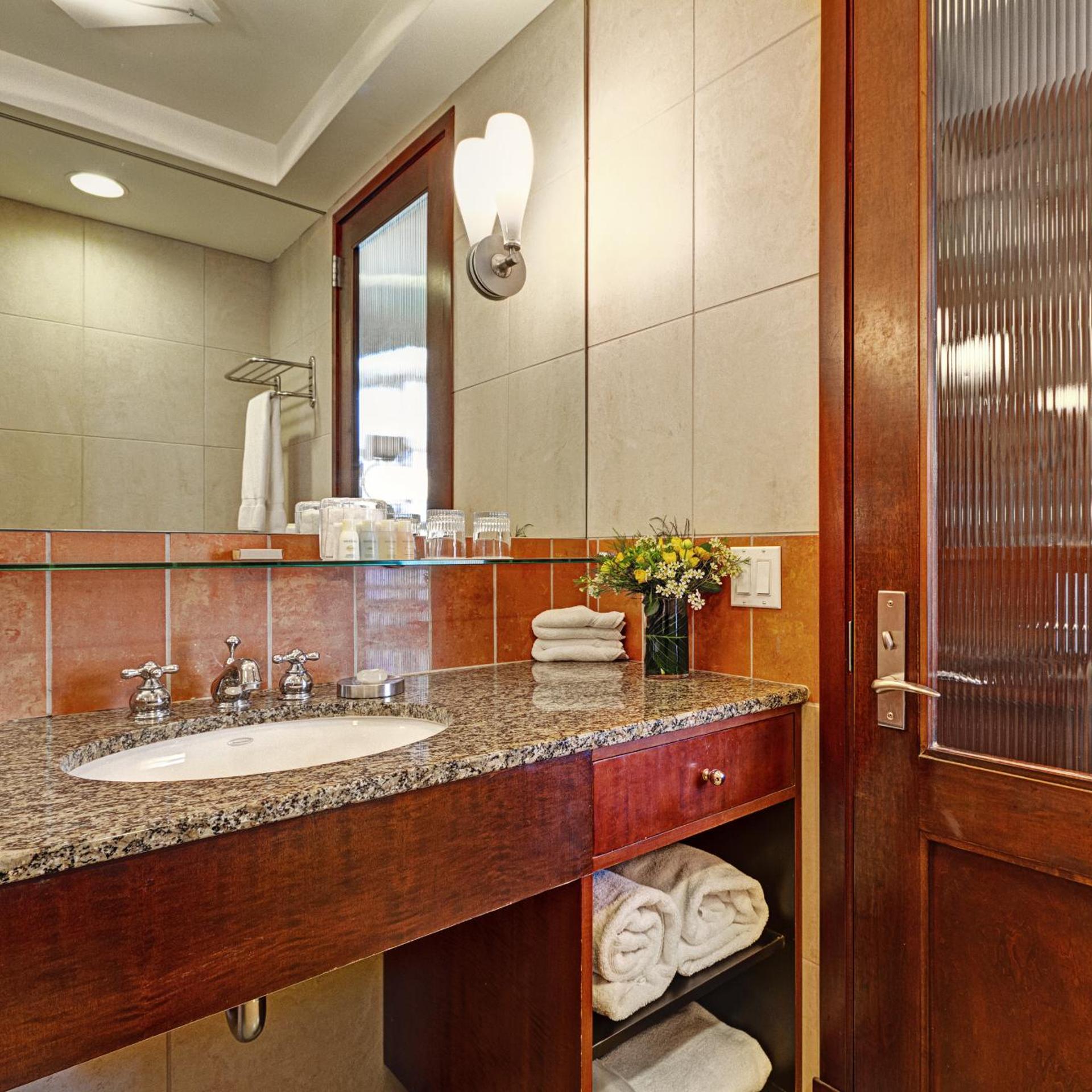 غرفة رباعية بشرفة، Hotel Giraffe 9/9
