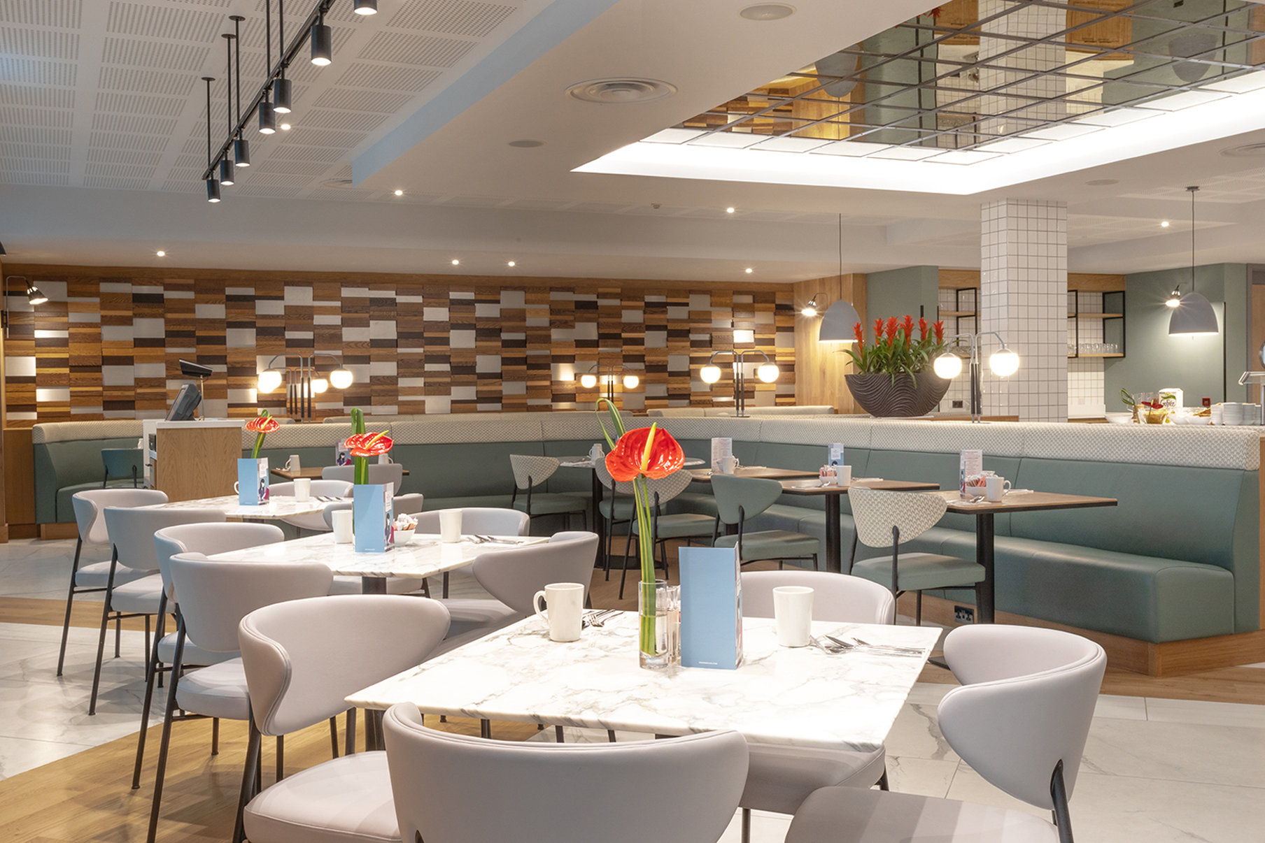 Crowne Plaza Marlow 48/74