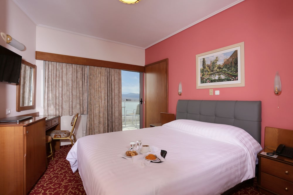 Xenophon Hotel 21/77