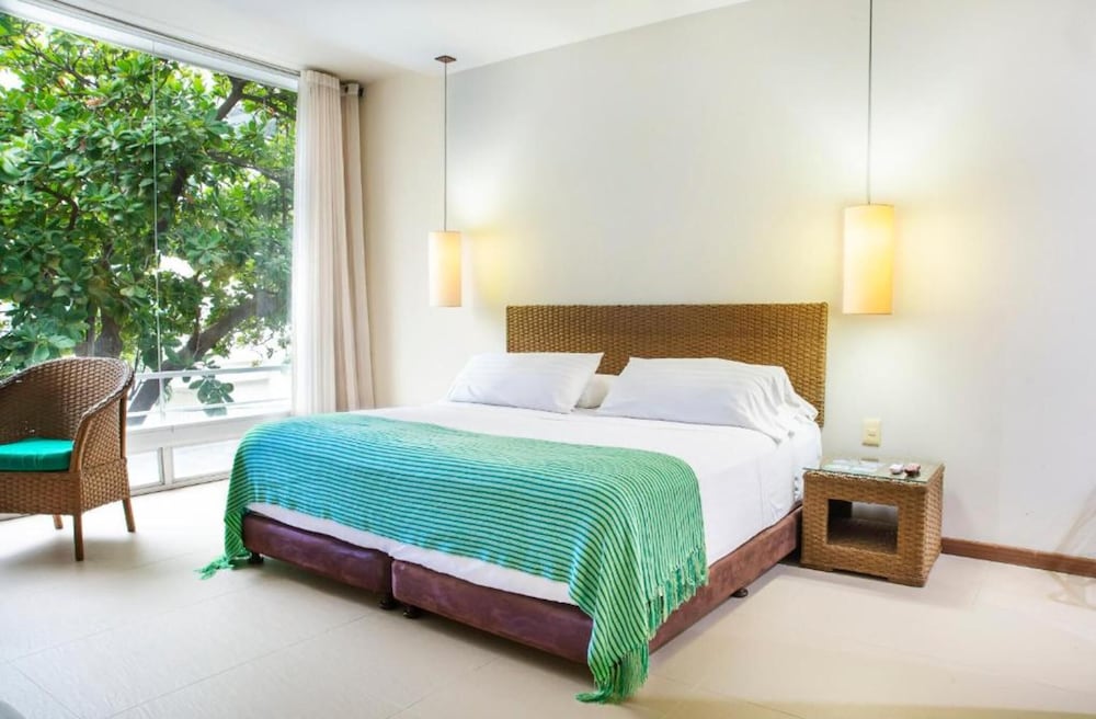 ROOM, TRIPLE