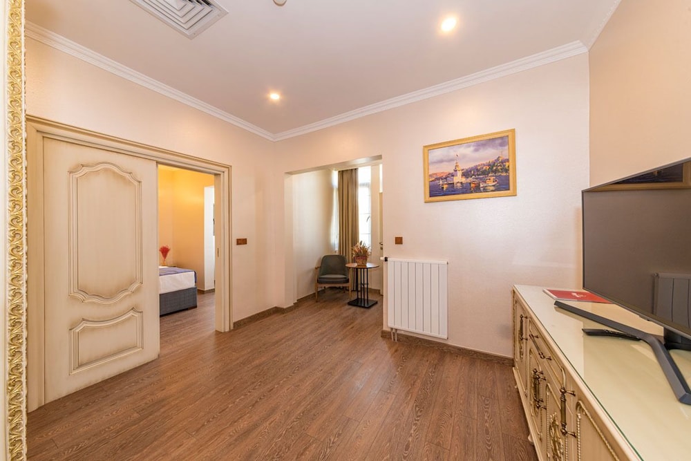 CZN Burak Hotel 58/74