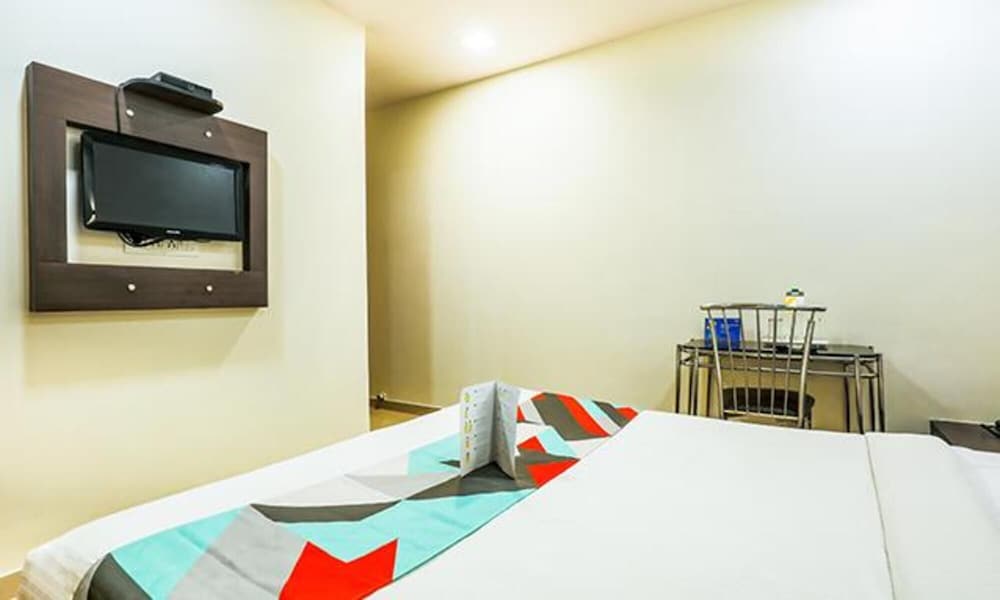 FabExpress Adore Inn 28/40