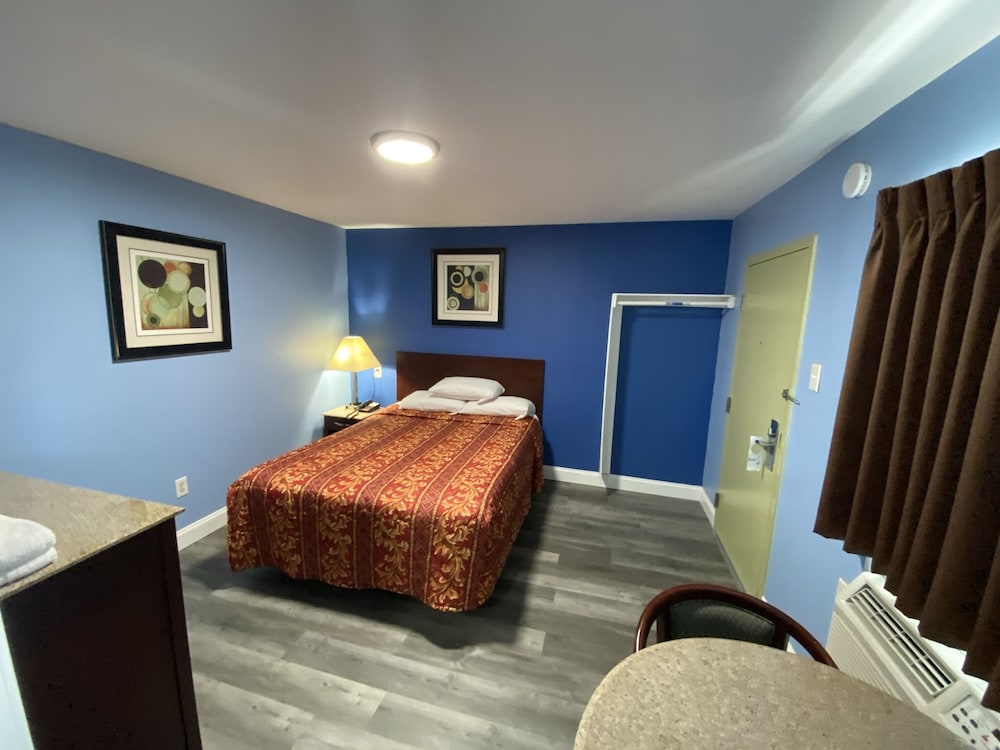 Red Carpet Inn and Suites 15/22