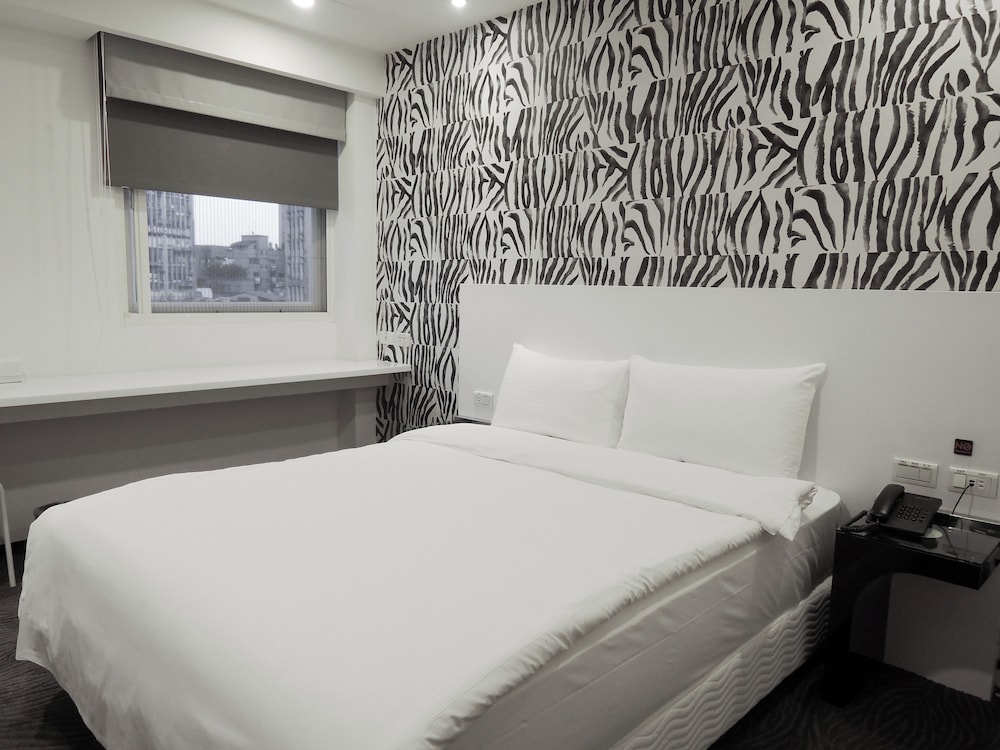 DELUXE, DOUBLE BED