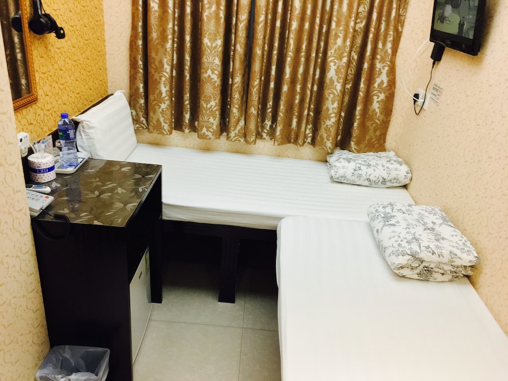 Modern Hotel 24/76