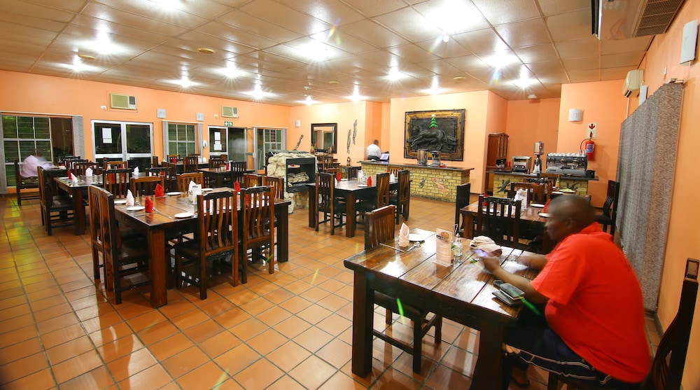 Kalahari Arms Hotel 54/69