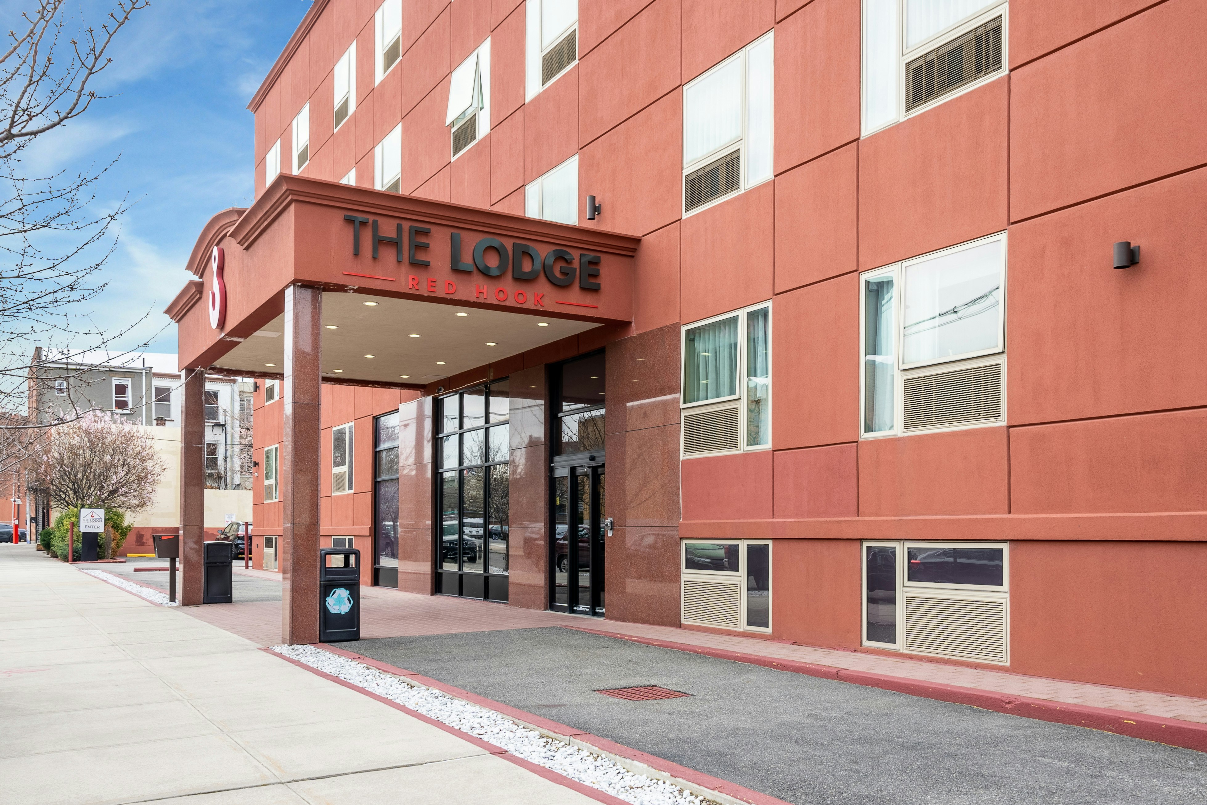 The Lodge Red Hook 40/50