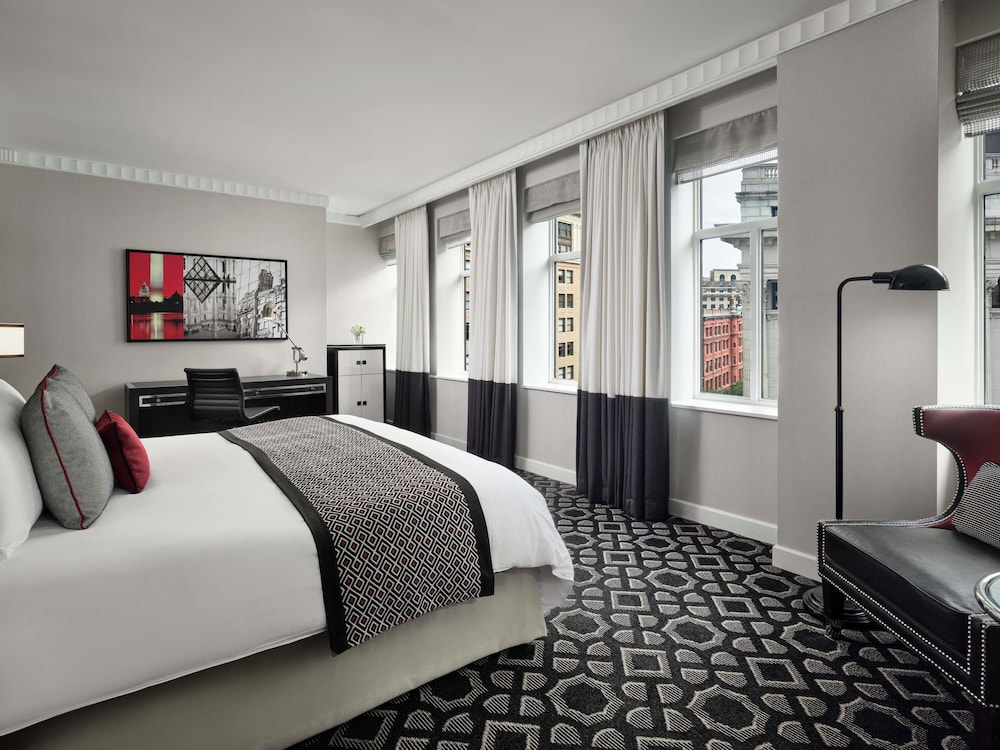 LUXURY, KING BED