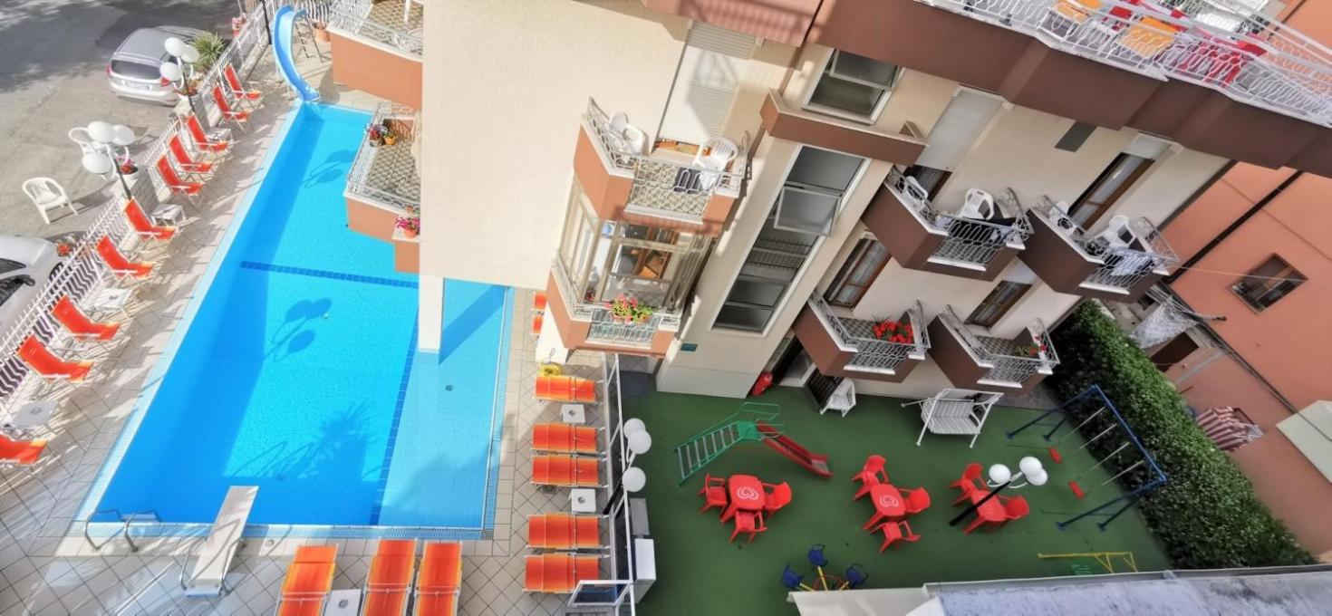 Hotel Cosmos 19/34