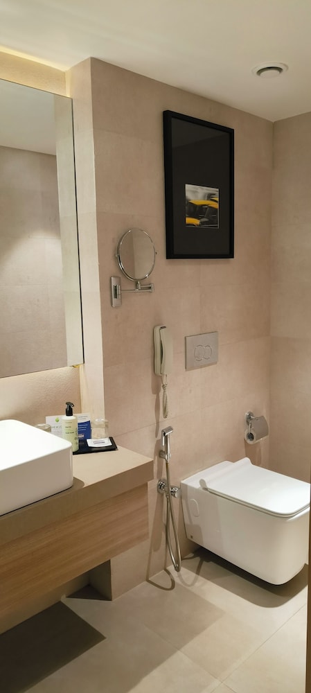 Royal Hometel Suites Dahisar Mumbai 38/43